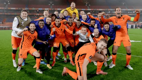 勇闯奔驰盛宴，穷小子逆袭盛大江湖，谱写水墨青春传奇！